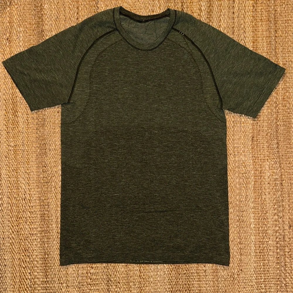 lululemon athletica Dark Green Short Sleeve Tee - Picture 1 of 4